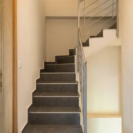 V Luxury Apartment *